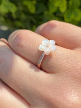 Load image into Gallery viewer, White Ceramic Flower Ring
