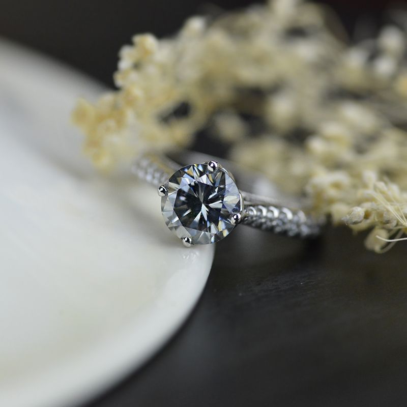 Gray moissanite