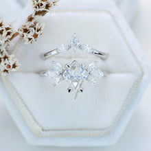 Load image into Gallery viewer, 2.5 Carat Kite Moissanite Engagement Ring. 2.5CT Fancy Shape Moissanite Ring Set
