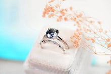 Load image into Gallery viewer, 1.5ct Round Cut Dark Gray Blue Moissanite Floral Ring Set
