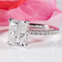Load image into Gallery viewer, 3 Carat Giliarto Moissanite Radiant Ice Crushed Cut Engagement Gold Ring.
