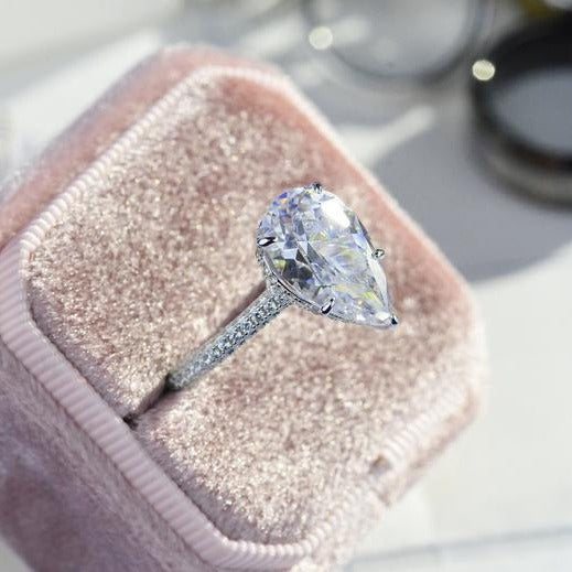 pear cut diamond ring